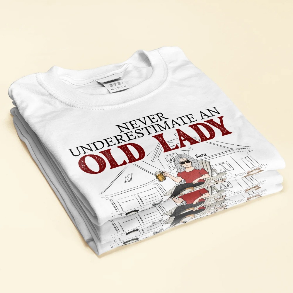 Never Underestimate An Old Lady Who Loves Cats – Personalized Shirt – Birthday Mother’s Day Gift For Cat Mom Cat Mother Cat Lover