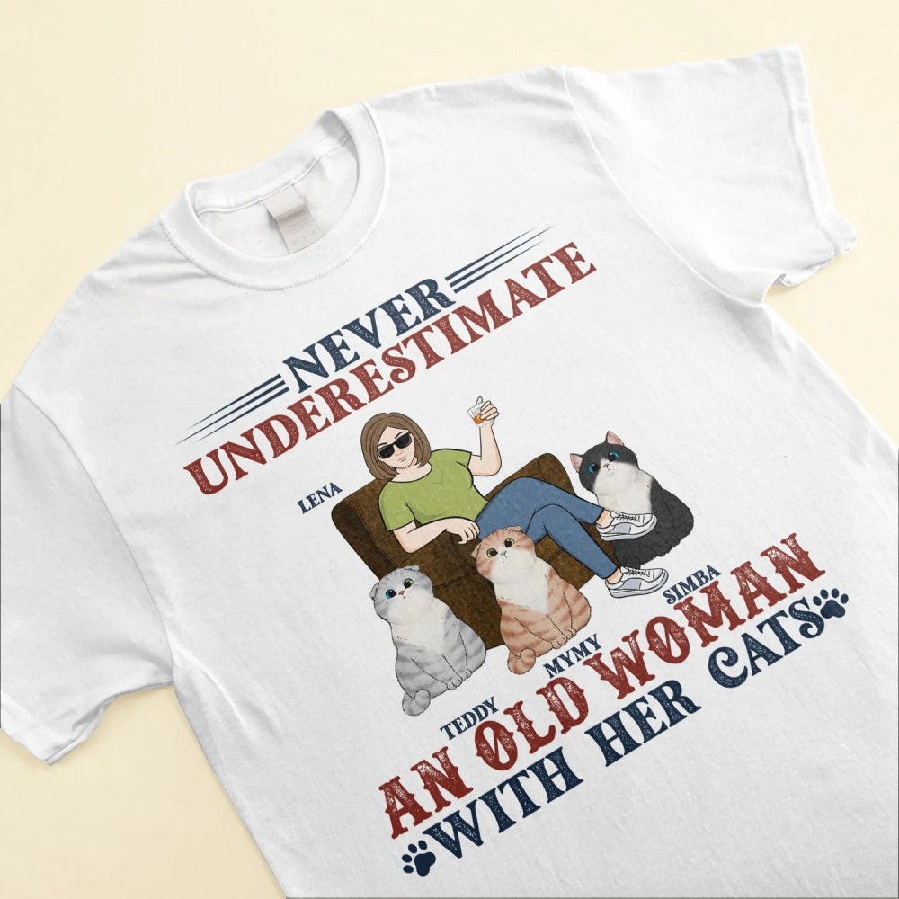 Never Underestimate An Old Woman With Her Cat – Personalized Apparel – Birthday Day Gift For Mom Cat Mom Mama